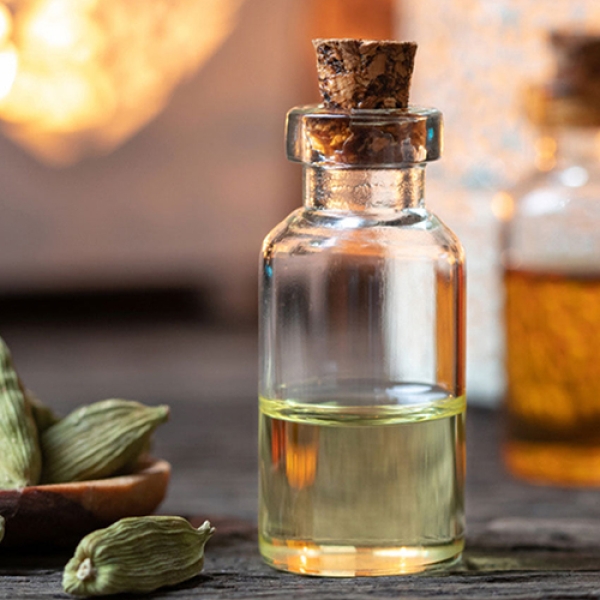 Cardamom oil