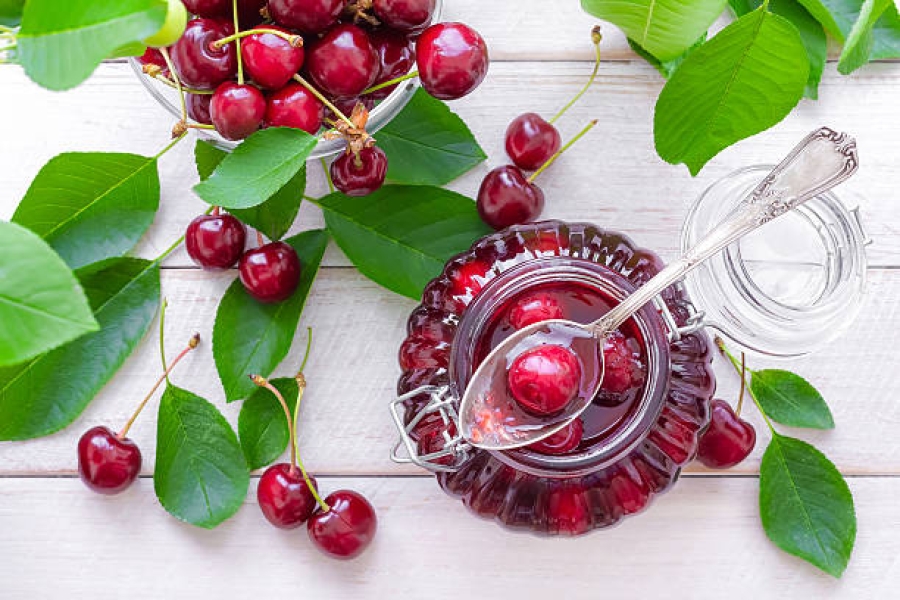Sweet cherry kernel oil